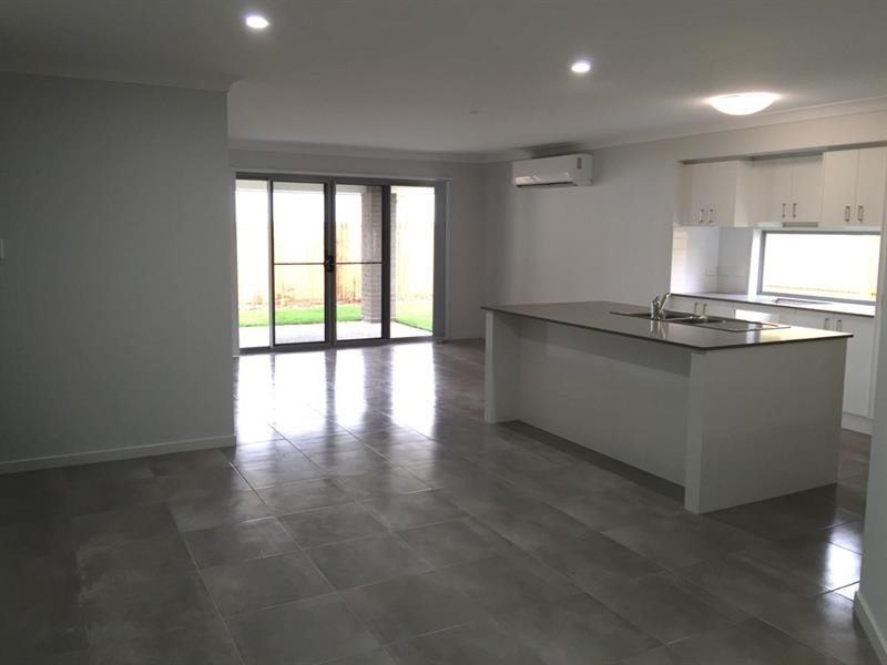 37 Dixon Dr, Pimpama QLD 4209