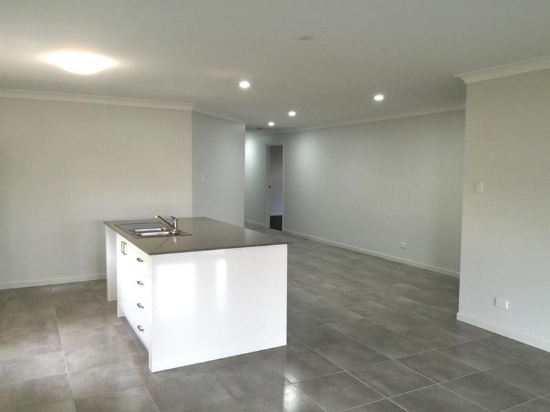 37 Dixon Dr, Pimpama QLD 4209