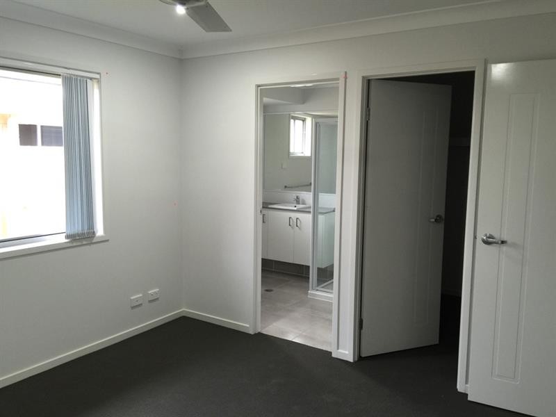 37 Dixon Dr, Pimpama QLD 4209