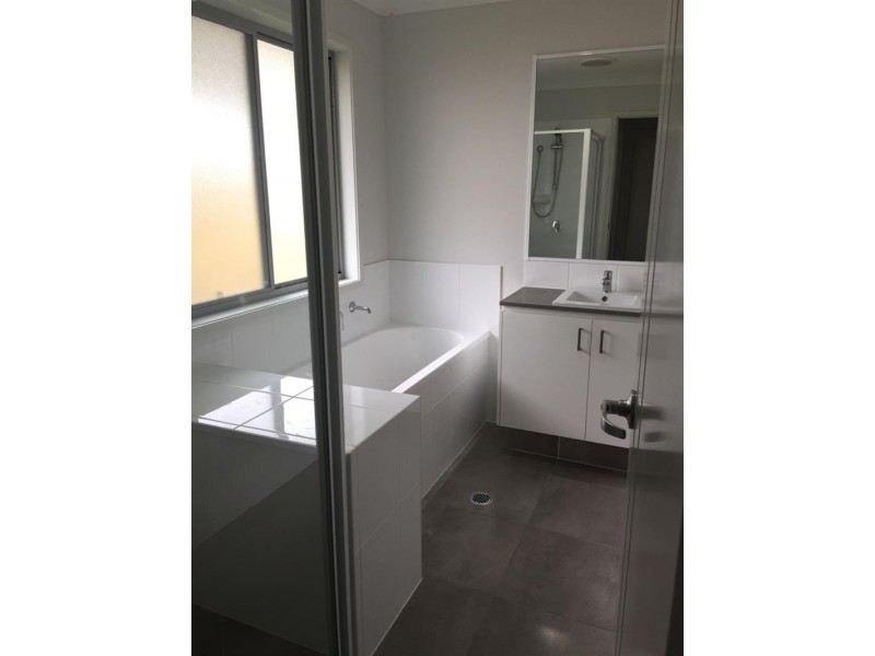 37 Dixon Dr, Pimpama QLD 4209