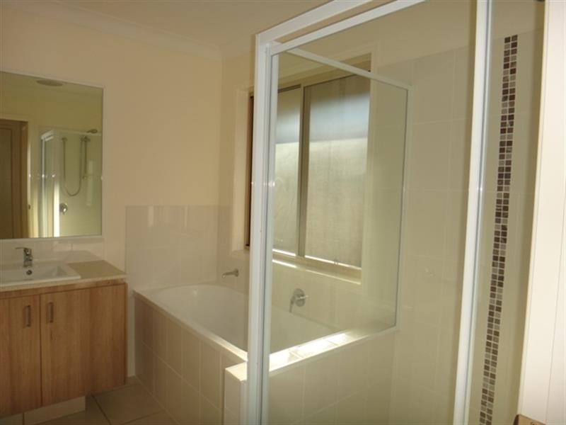 32 Hasemann Cres, Upper Coomera QLD 4209