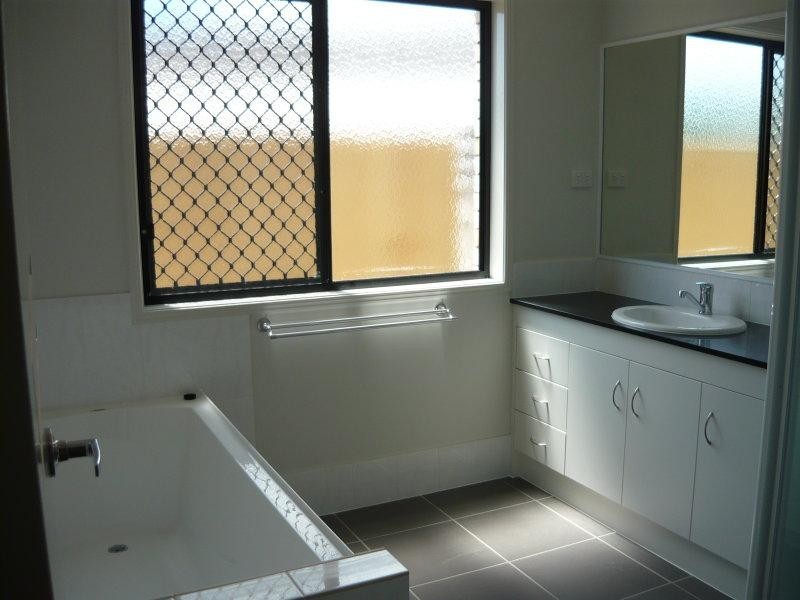 6 Sarah Place Pl, Redbank Plains QLD 4301