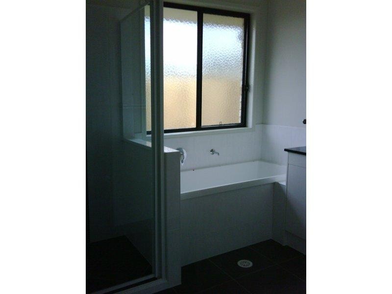 25 Aramac  St, Brassall QLD 4305