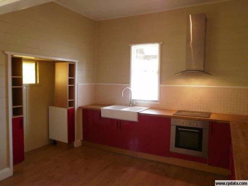 24 Pine  St, North Ipswich QLD 4305