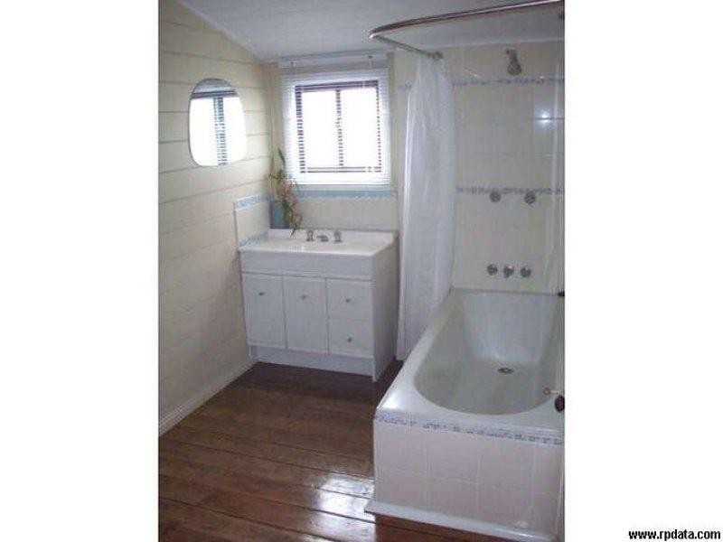 24 Pine  St, North Ipswich QLD 4305