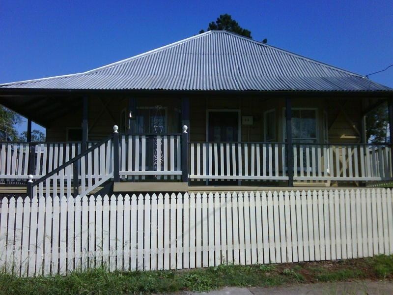 24 Pine  St, North Ipswich QLD 4305