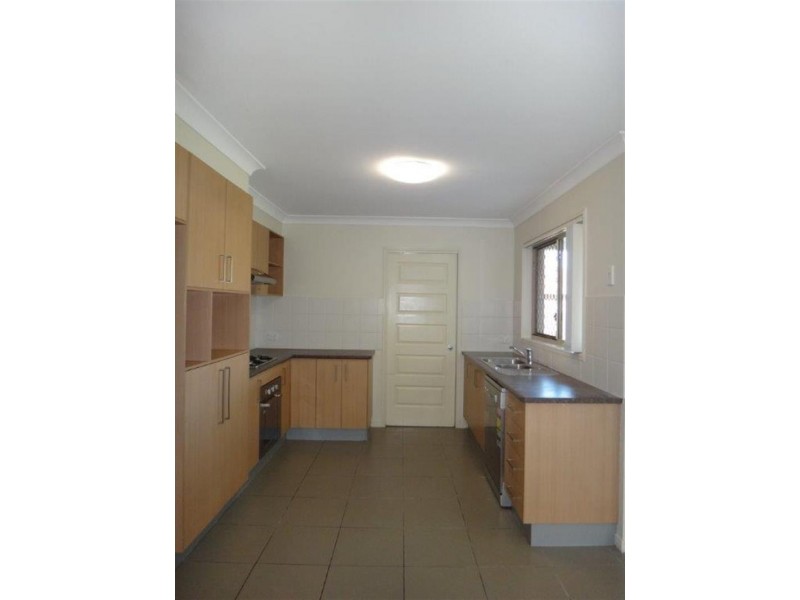 113 Edward St, Flinders View QLD 4305