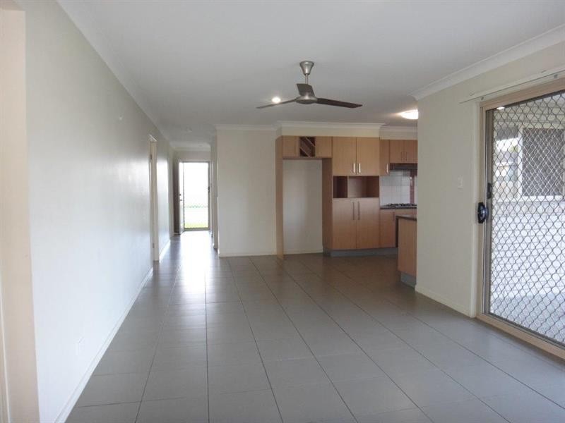 113 Edward St, Flinders View QLD 4305