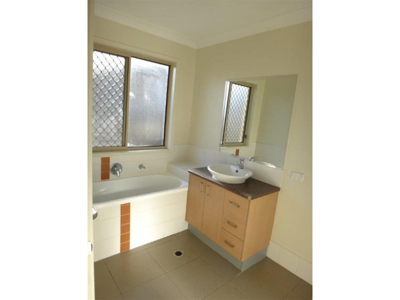 113 Edward St, Flinders View QLD 4305