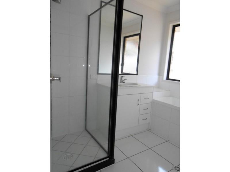 5 Neumann  Pl, Leichhardt QLD 4305
