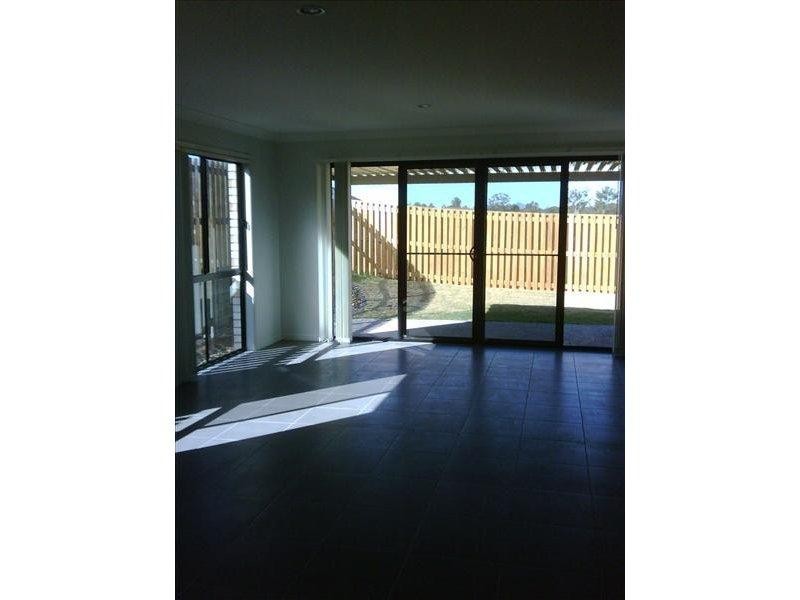 17 Staaten St, Brassall QLD 4305