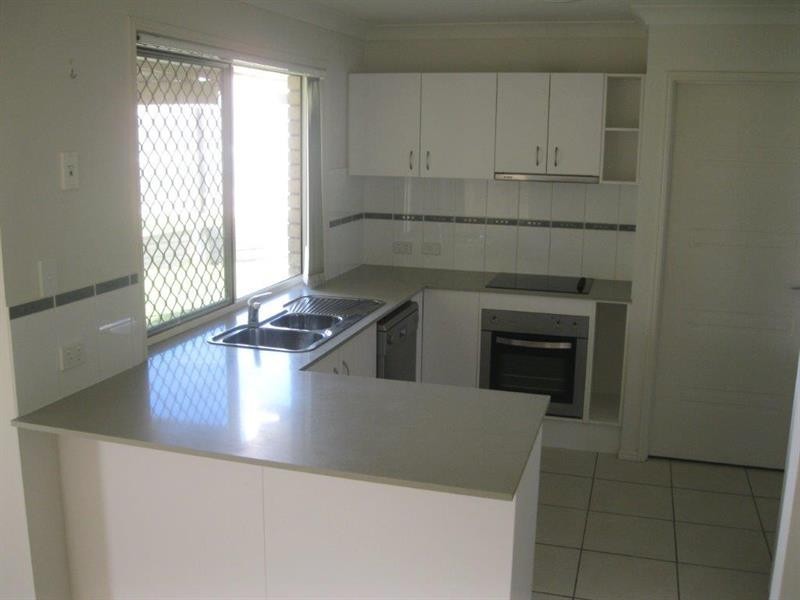 18 Dornoch Cres, Raceview QLD 4305