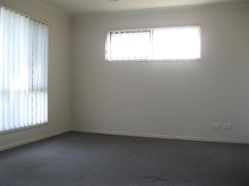 18 Dornoch Cres, Raceview QLD 4305