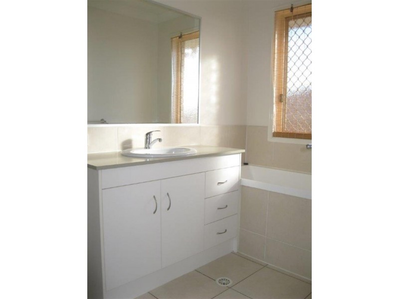 18 Dornoch Cres, Raceview QLD 4305