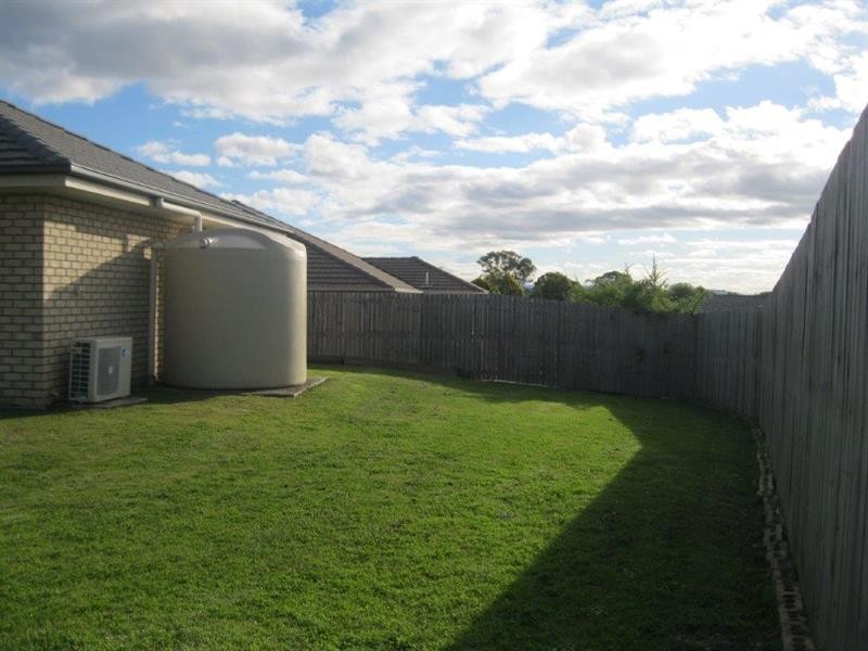 18 Dornoch Cres, Raceview QLD 4305