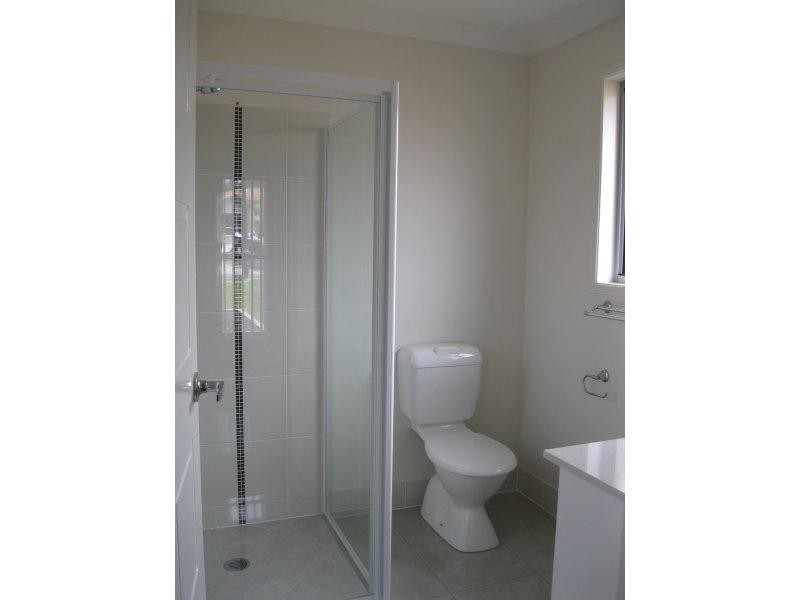 12 Atlantic  Dr, Brassall QLD 4305