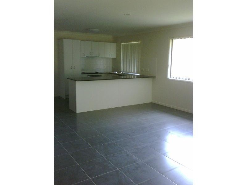 4 Atlantic Dr, Brassall QLD 4305