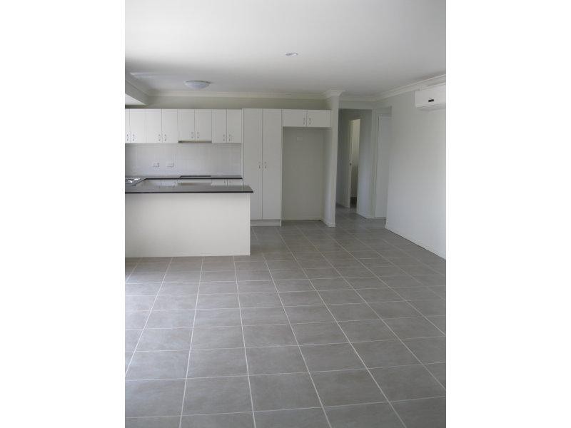 19 Skardon Cres, Brassall QLD 4305