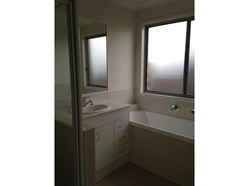 13 Staaten  St, Brassall QLD 4305