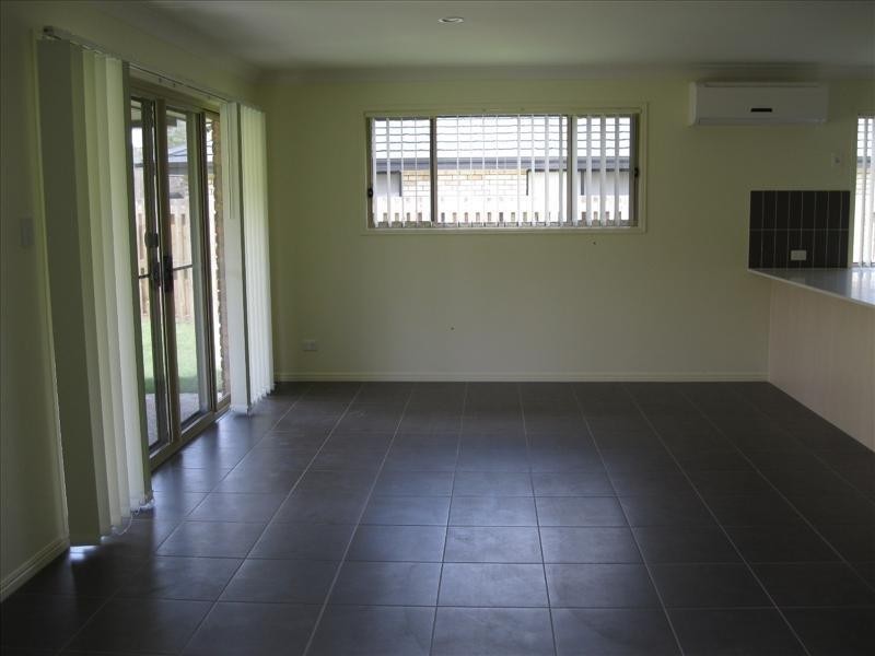 27 Aramac  St, Brassall QLD 4305