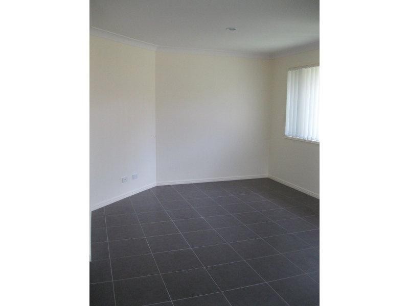 27 Aramac  St, Brassall QLD 4305