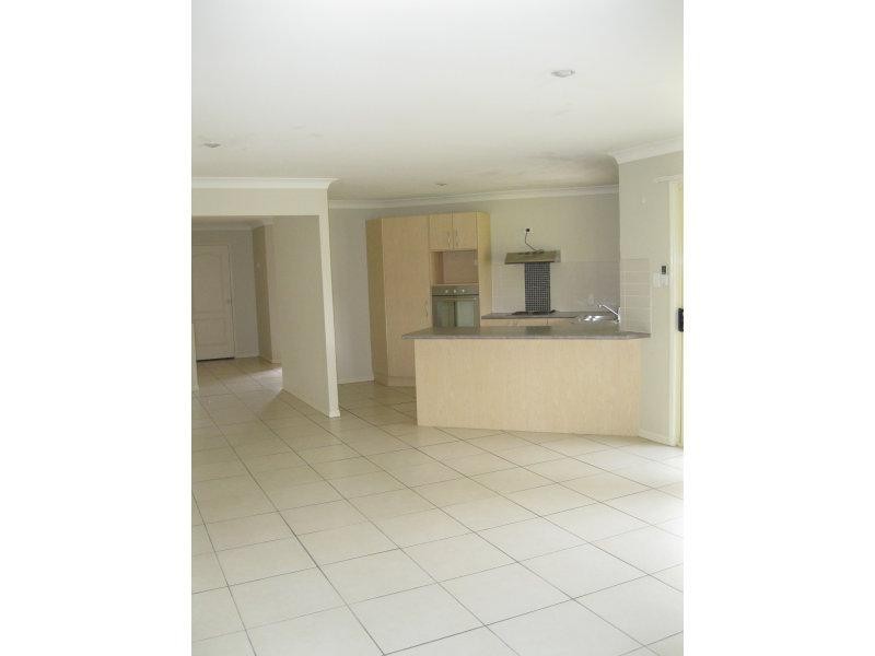 8 Stitz  Ct, Brassall QLD 4305