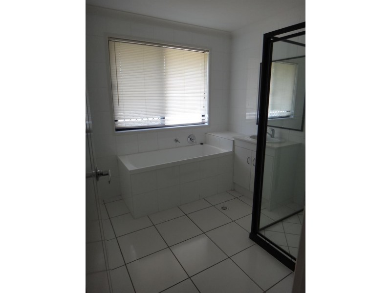 1 Lukin Ct, Brassall QLD 4305