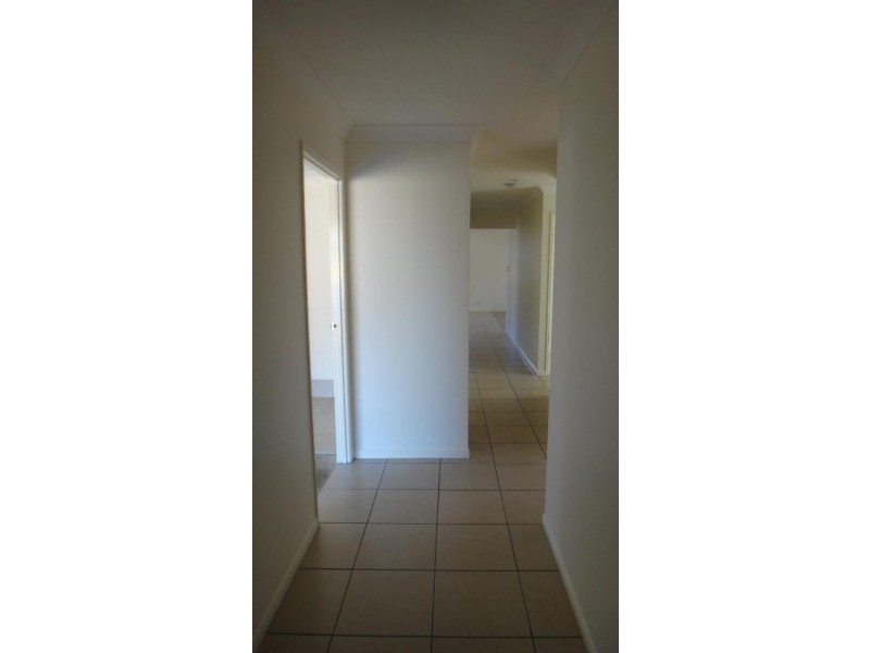 8 Friendship  Pl, Brassall QLD 4305