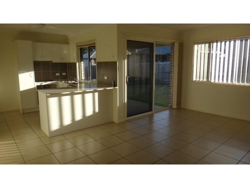 8 Friendship  Pl, Brassall QLD 4305