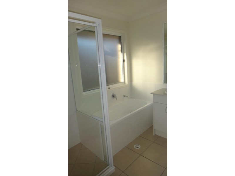 8 Friendship  Pl, Brassall QLD 4305