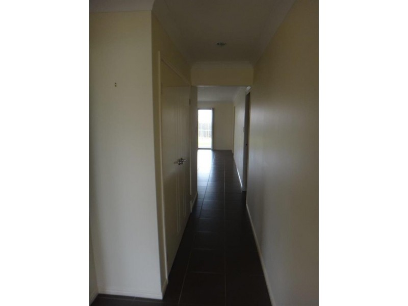15 Staaten  St, Brassall QLD 4305