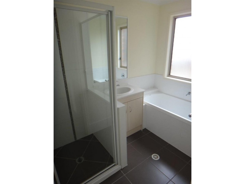 15 Staaten  St, Brassall QLD 4305
