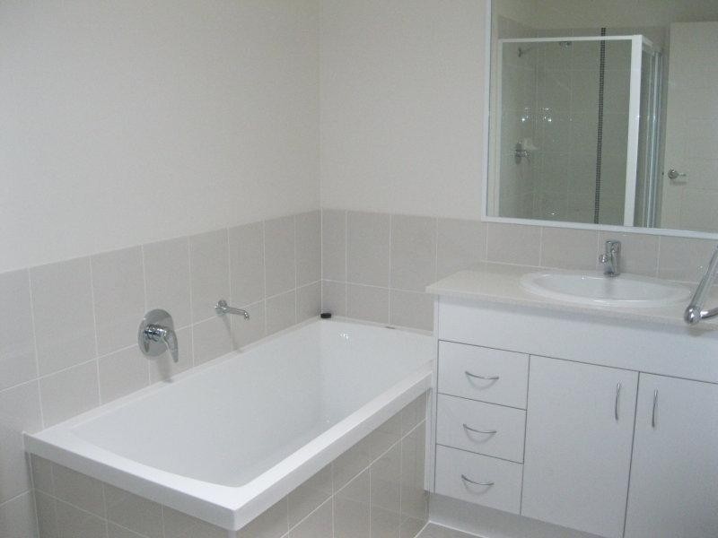 1/20 Tunstall  Way, Brassall QLD 4305