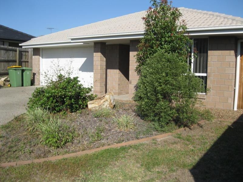 4 Shaun St, Redbank Plains QLD 4301