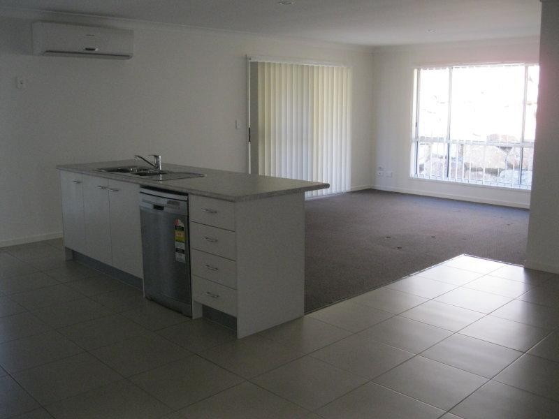 4 Shaun St, Redbank Plains QLD 4301