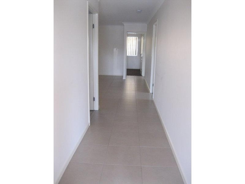 4 Shaun St, Redbank Plains QLD 4301