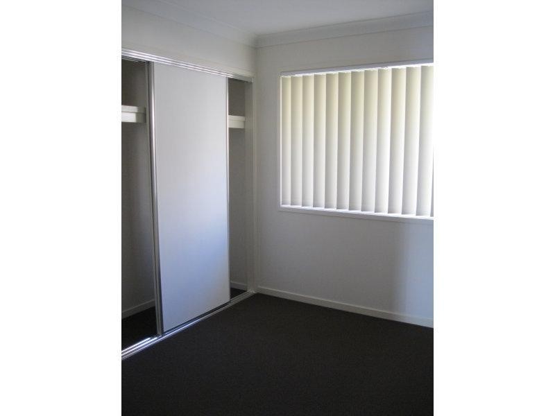 4 Shaun St, Redbank Plains QLD 4301