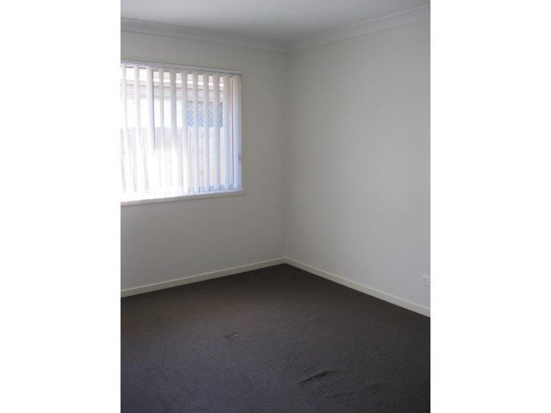 4 Shaun St, Redbank Plains QLD 4301