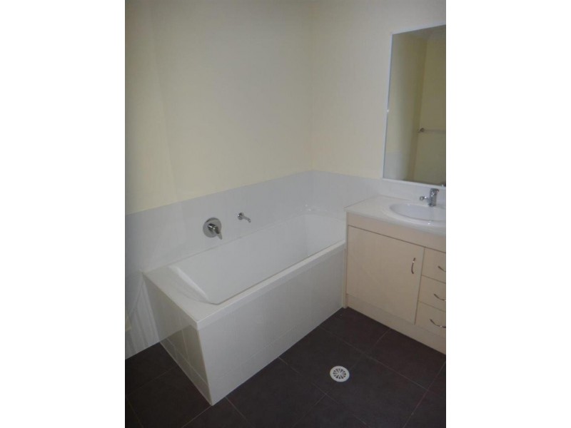 27 Aramac  St, Brassall QLD 4305
