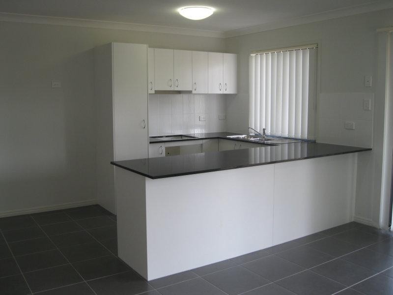 8 Stack St, Collingwood Park QLD 4301