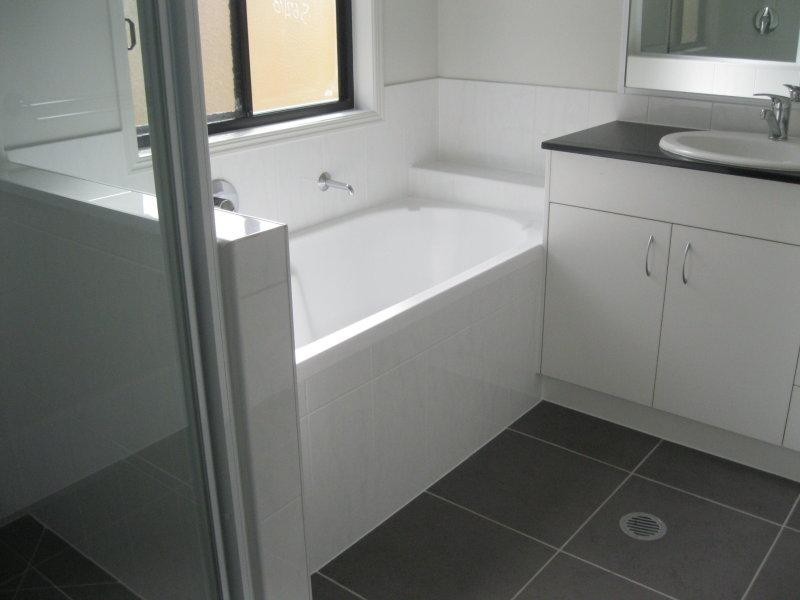 8 Stack St, Collingwood Park QLD 4301