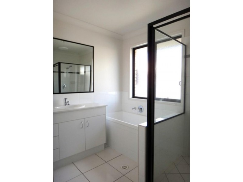 5 Dornoch  Cres, Raceview QLD 4305