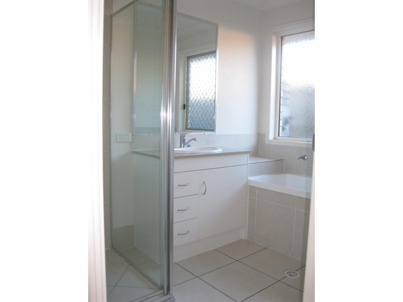 16 Neumann  Pl, Leichhardt QLD 4305