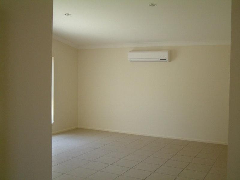 33 Masterton St, Oxley QLD 4075