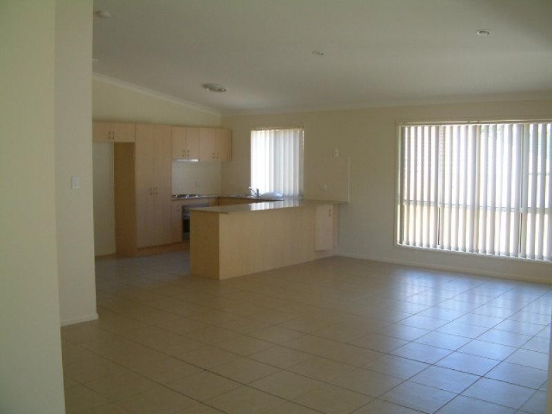 33 Masterton St, Oxley QLD 4075