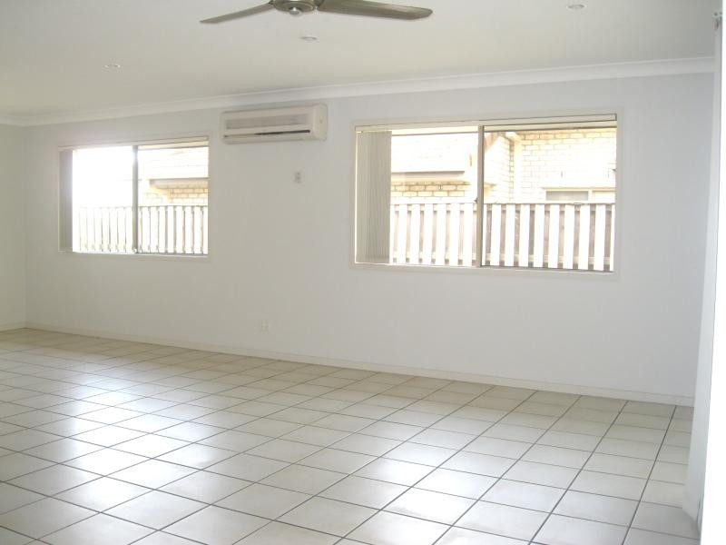 31 Scottsdale St, Raceview QLD 4305