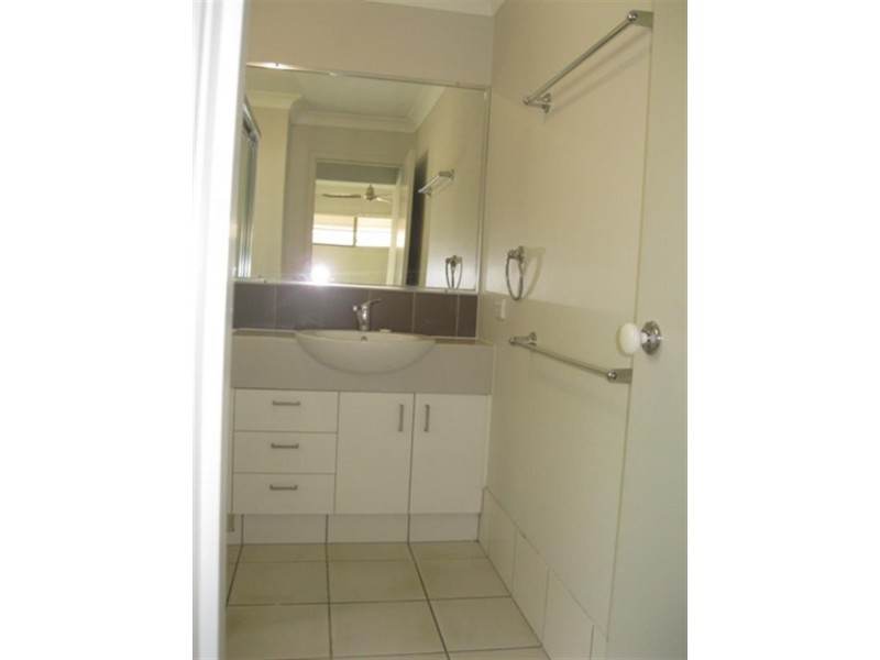 31 Scottsdale St, Raceview QLD 4305