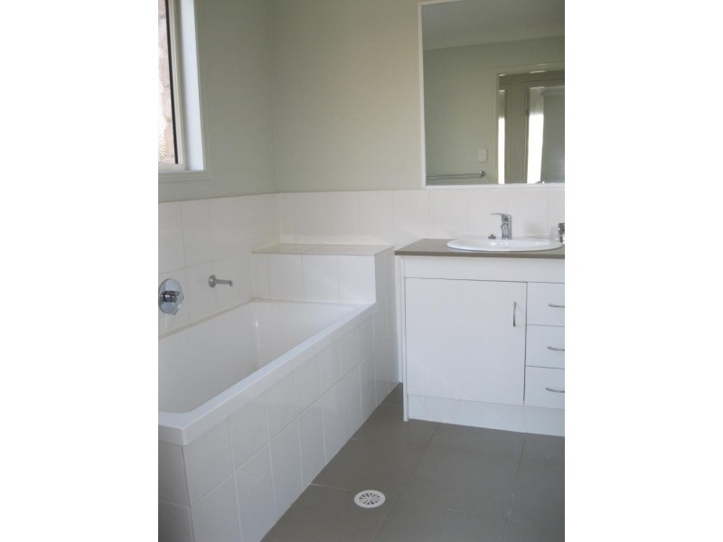 84 Avon  St, Leichhardt QLD 4305