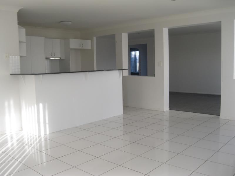 33 Dornoch  Cres, Raceview QLD 4305