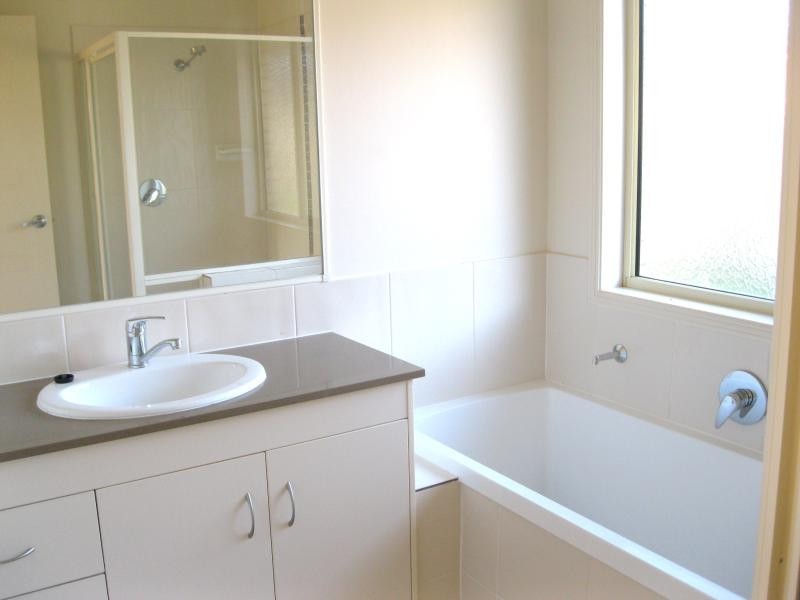 17 Neumann Pl, Leichhardt QLD 4305